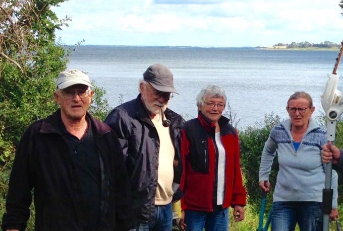 Turlandets stigruppe i aktion. På slideshow ovenfor kan du se hvor du kan låne cykler. Nedenunder er der folderlink til ture på Tuse Næs.